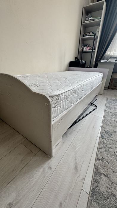 Кровать детскую комнату