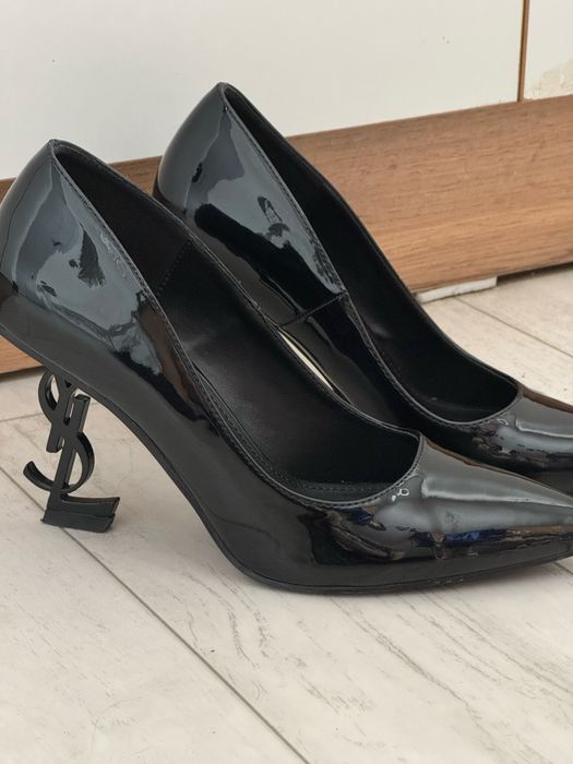 черные лаковые туфли