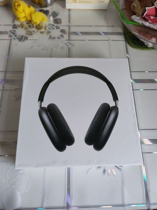 AirPods Max, наушники.