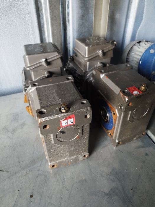 Електромотор с редуктор 0.37кВ 22 оборота