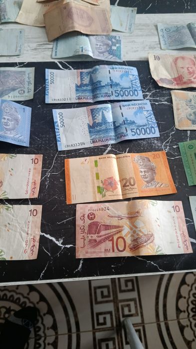 Monede și bancnote pentru colectionari