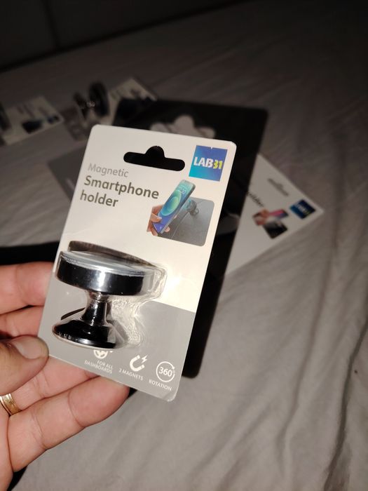 Suport telefon pentru mașina cu magnet