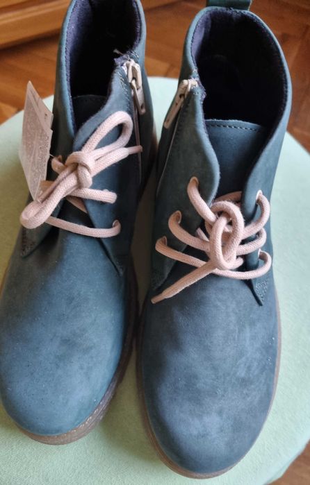 Дамски обувки с връзки