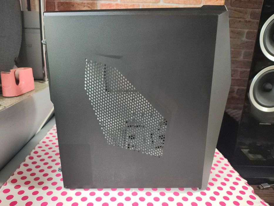 Carcasa PC Asus Strix cu Sursa 500W Chicony .