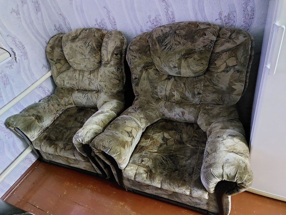 Продам диван и кресла