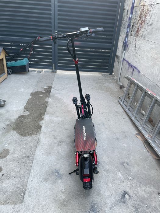 Vînd trotinetă puternică cu două motoare.