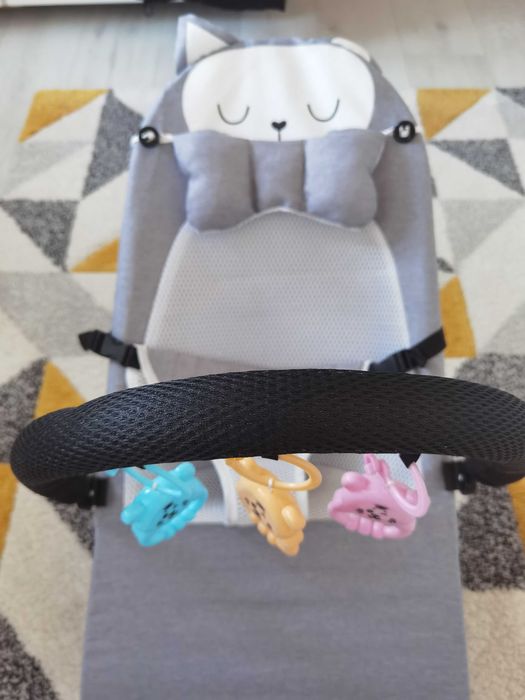 Шезлонг за бебе с арка с играчки