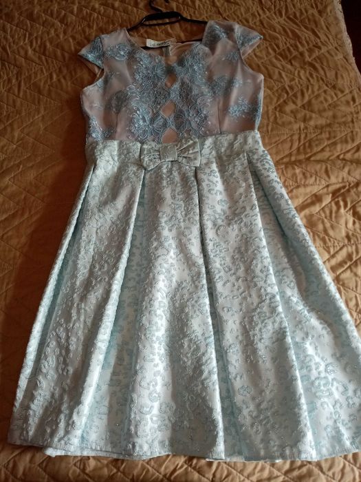 Намалям Офицялна рокля размер м, гол гръб