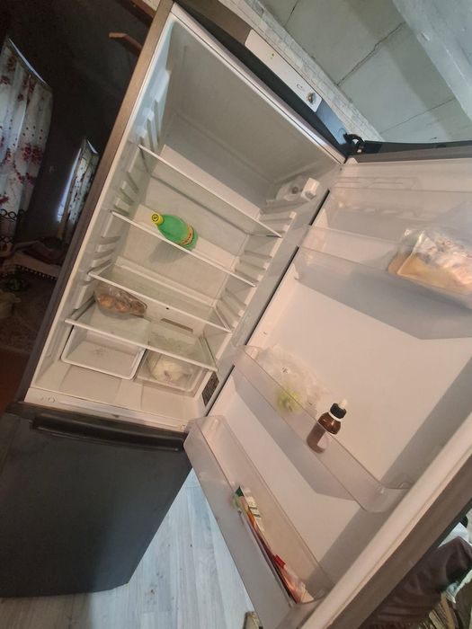 Продам холодильник Аристон