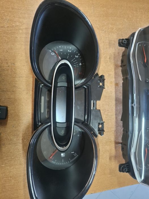 Ceasuri de bord Peugeot 208 Renault Clio 4 FIAT 500X