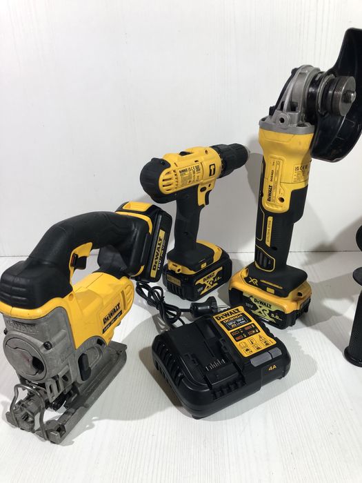Set Dewalt cu acumulatori