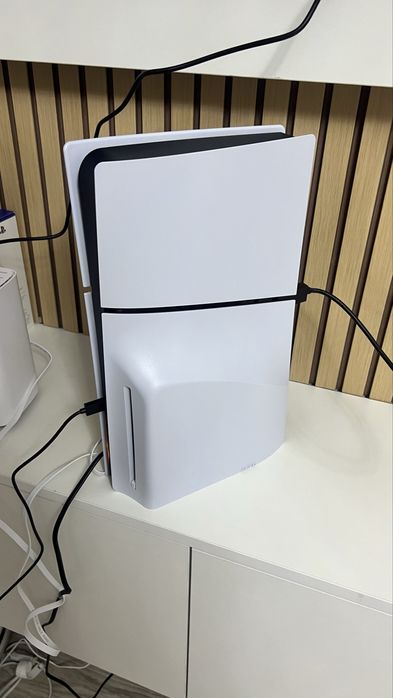 Ps 5 slim 1tb с 2 джостик 4 игры