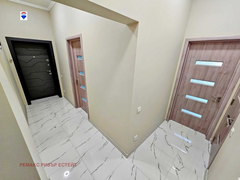 Продава се Едностаен апартамент в Русе, Център - 46 кв.м за 1696 €/кв.м - Снимка #8