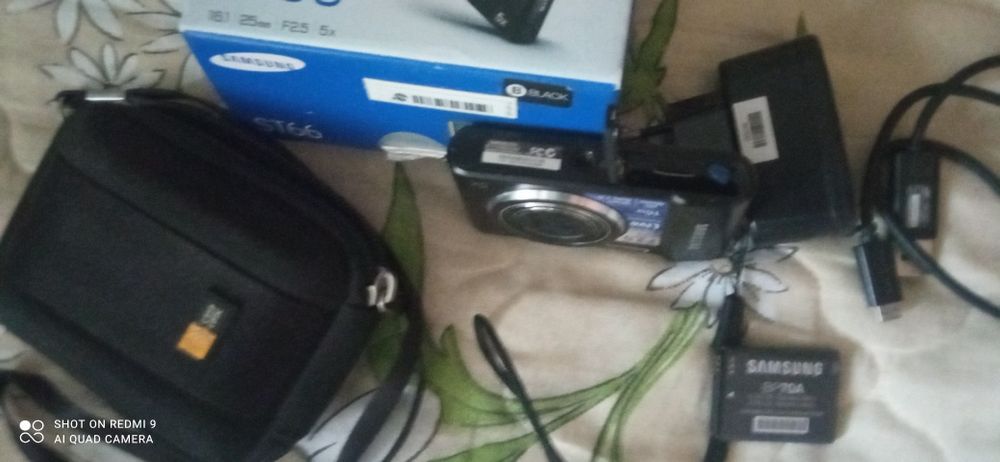 Samsung дигитален фотоапарат с бате и калъф за съхранение рия