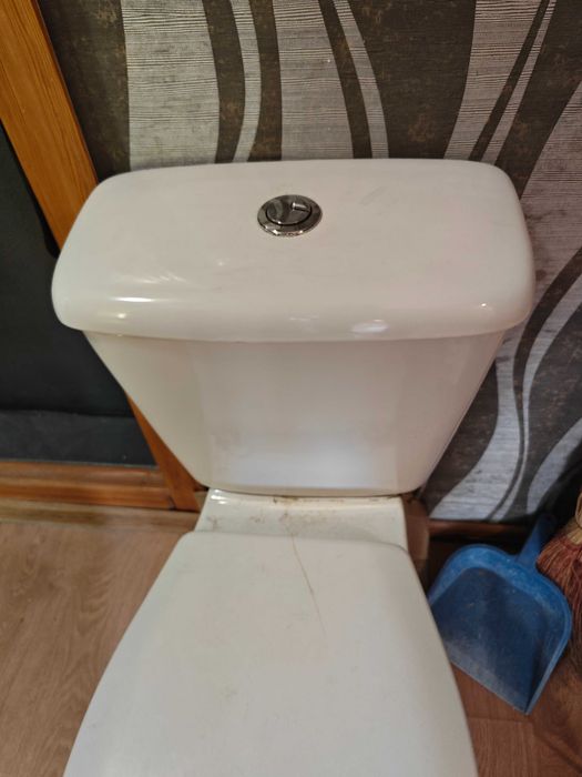 Продам унитаз в отличном состоянии