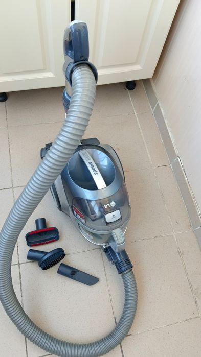 Пылесос LG 2000W