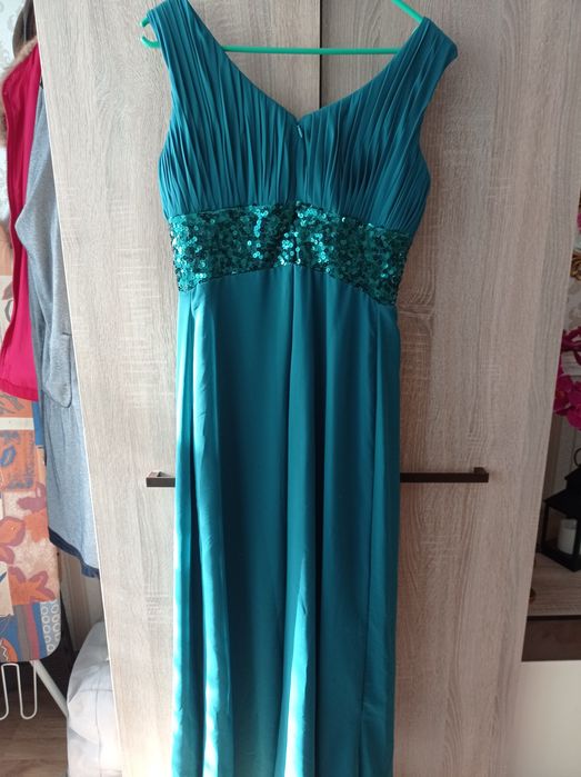 Продавам рокля  за повод