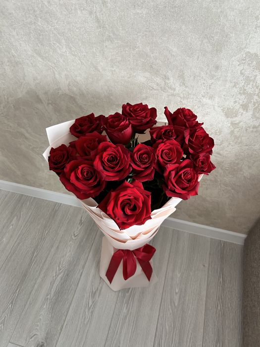 Продам свежие,метровые розы. 15 шт. Цена 20.000. Возможен торг.