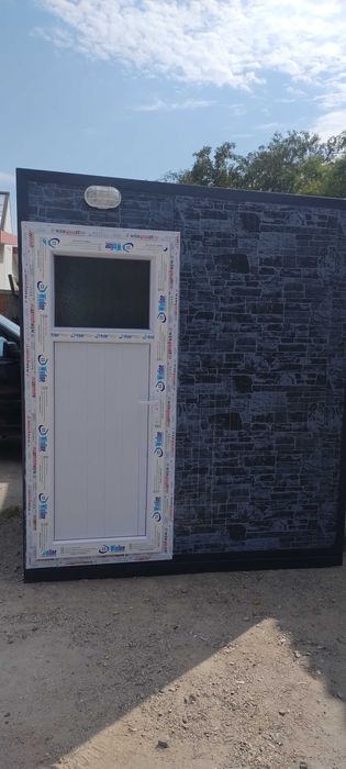 Мобилна тоалетна и Баня