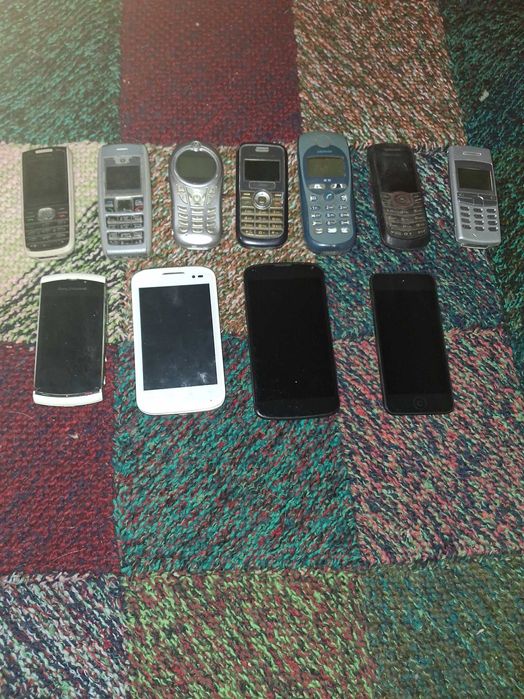 Стари телефони за части