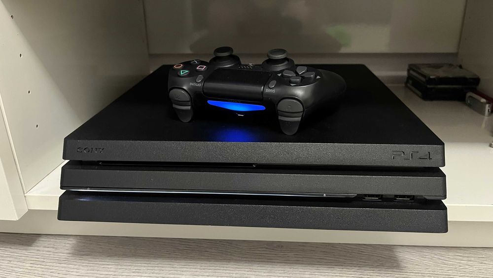 Playstation 4 - PS4 PRO ultimul model, modata CFW 10.71, HDD 1TB cu 25 jocuri ultimile noutati, accesorii, deosebita.