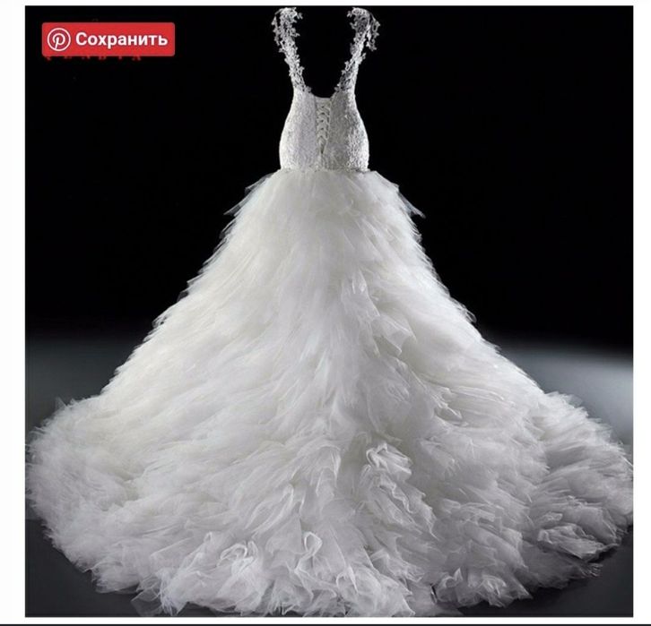 Шикарное свадебное платье со шлейфом