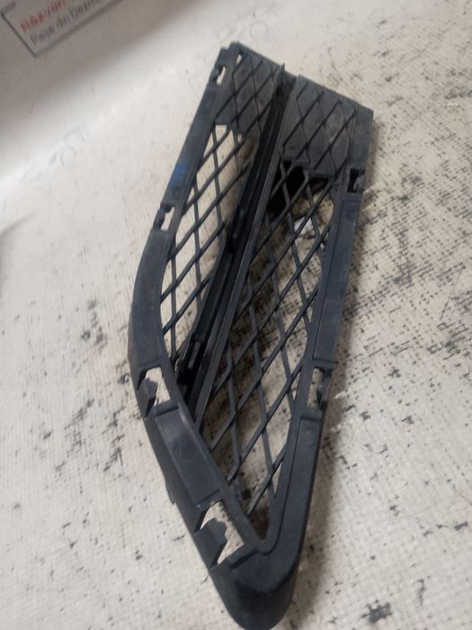 grila proiector dreapta bmw seria 3 e90 2009