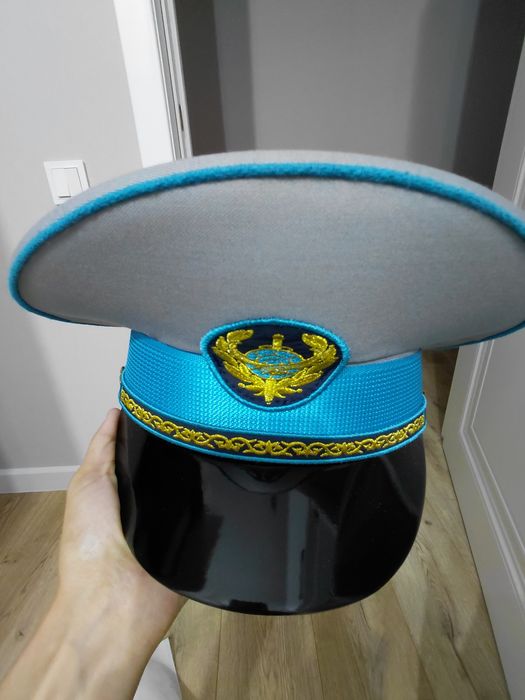 Парадная форма, одевали 5-6 раз, для спец классов жас сақшы