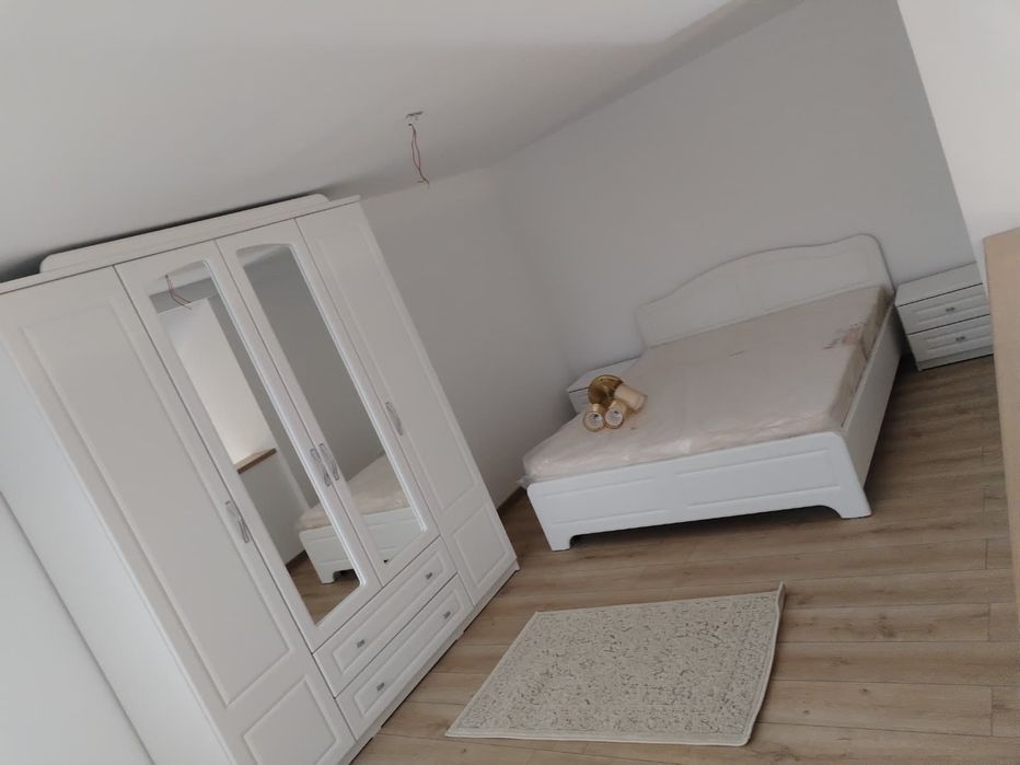 Inchiriez apartament de 2 camere la casa-Brosteni