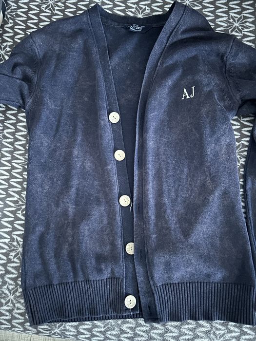 Cardigan armani .Este purtat doar o data