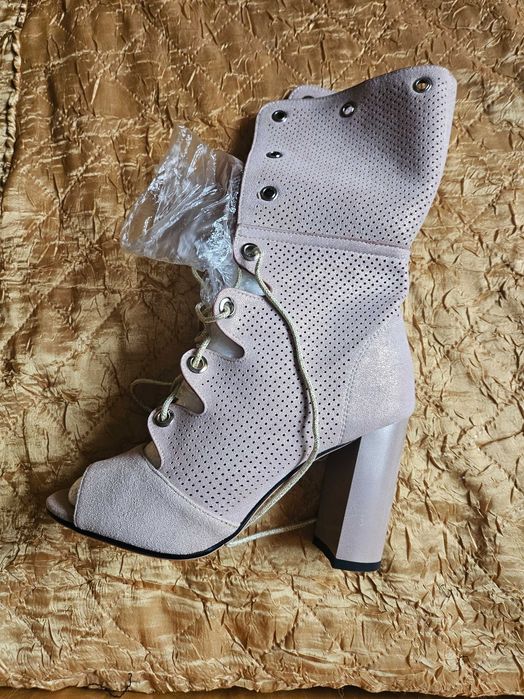 Летни ботушки стават и на боти