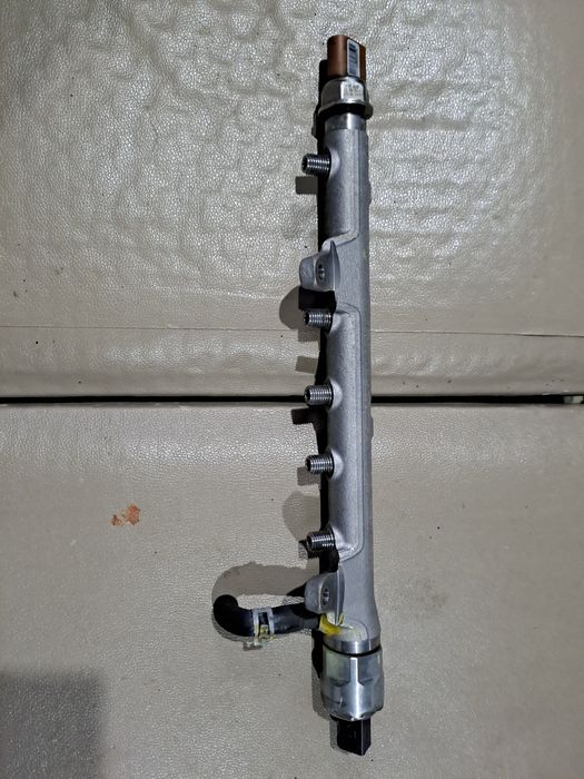Rampa injectoare cayc 1.6 tdi  vw touran 1t3 / golf 6/ audi a3 8p