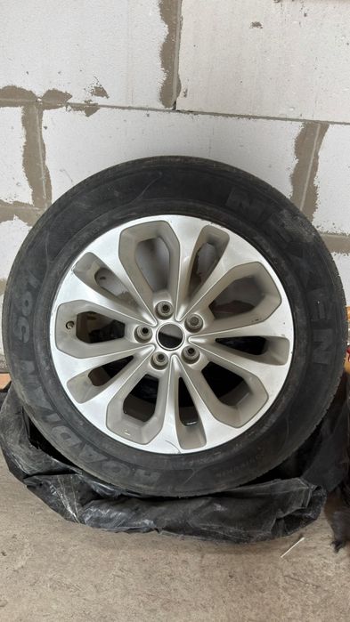 Оригинальное колесо R18 Kia Sorento с резиной 235/60/18