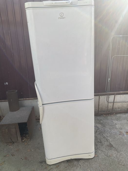 Холодилник индесит