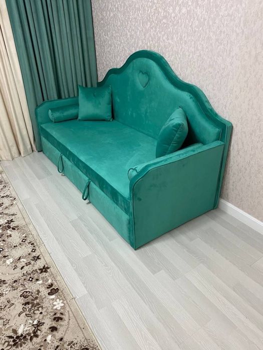 Диван-кровать с дельфин механизмом