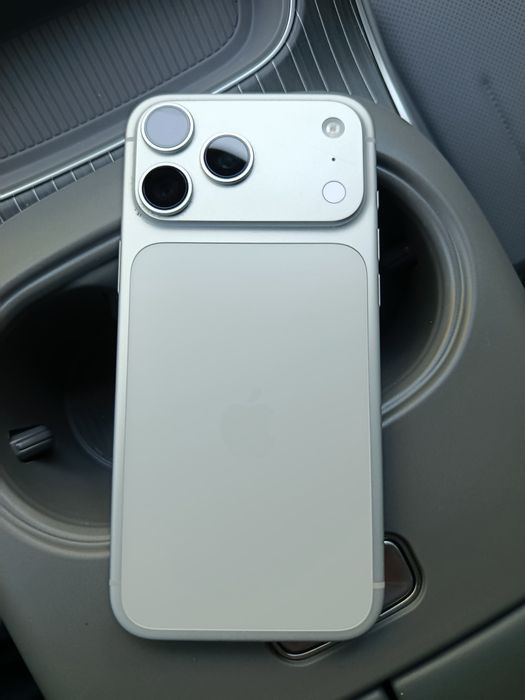 iPhone 17 Pro Max, Silver, 256 GB.