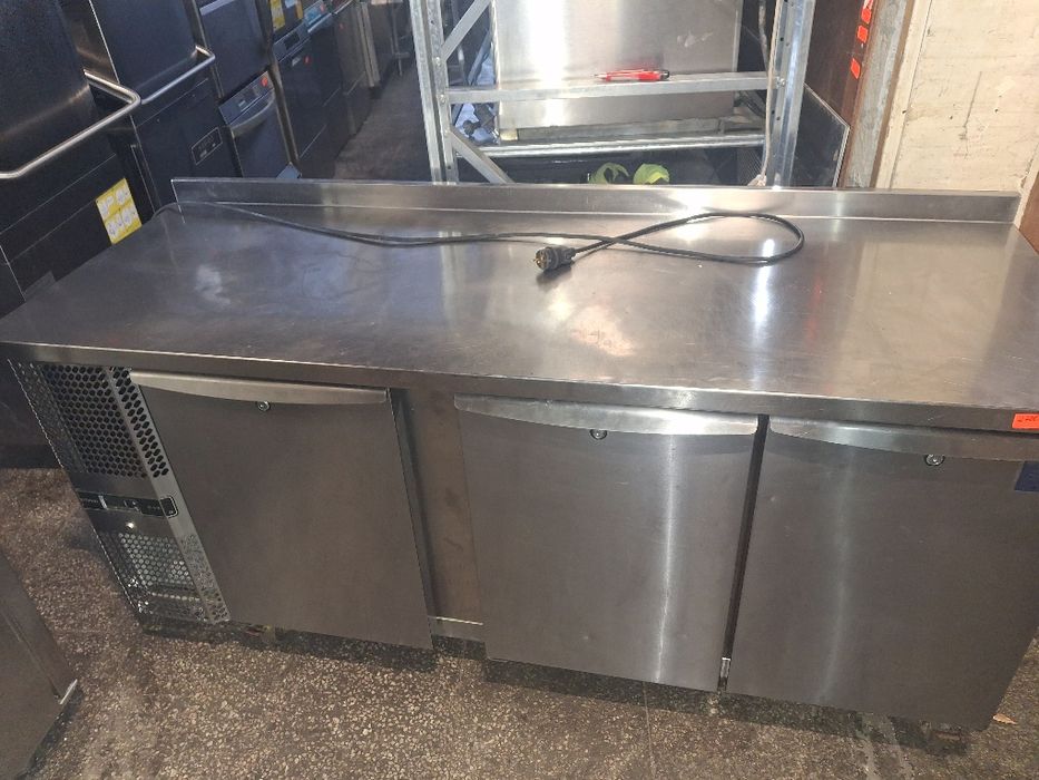 Хладилна маса средно температурна