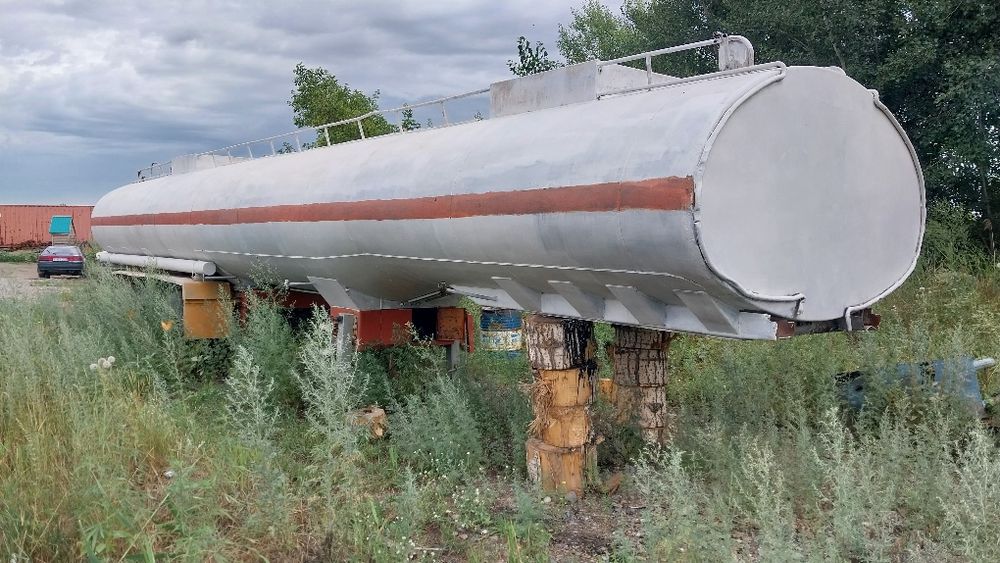 Продам полу прицеп, цистерна