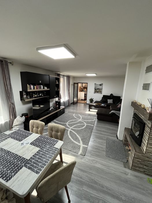 Casă de vânzare 832 mp