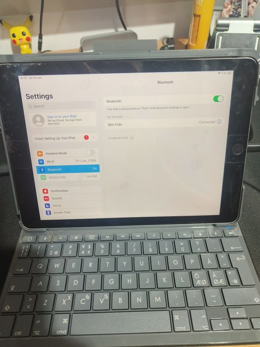 Ipad 5th gen 128gb WiFi si 4G husa Logi noua