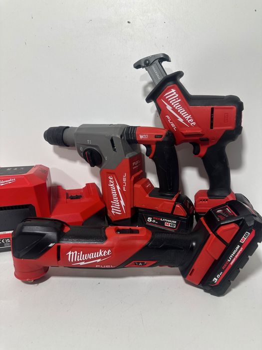 Set Milwaukee rotopercutor /fierastrau/multifunctionala/ M18 FUEL - FHX + FMT + Hackzall + 2 acumulatori + M18 DBSC