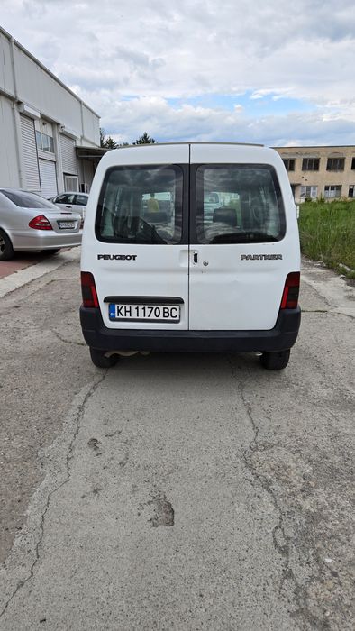 Продавам Пежо партнер - Peugeot partner - бензин