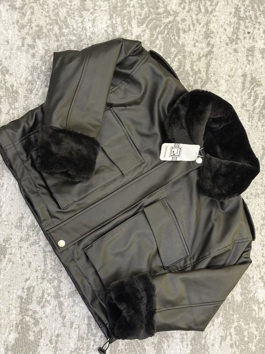 Продавам чисто ново яке с етикет.