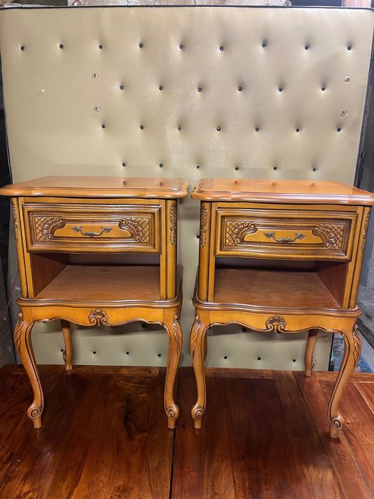 Старинни нощни шкафчета