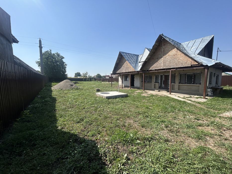 Vând casă și teren Dochia