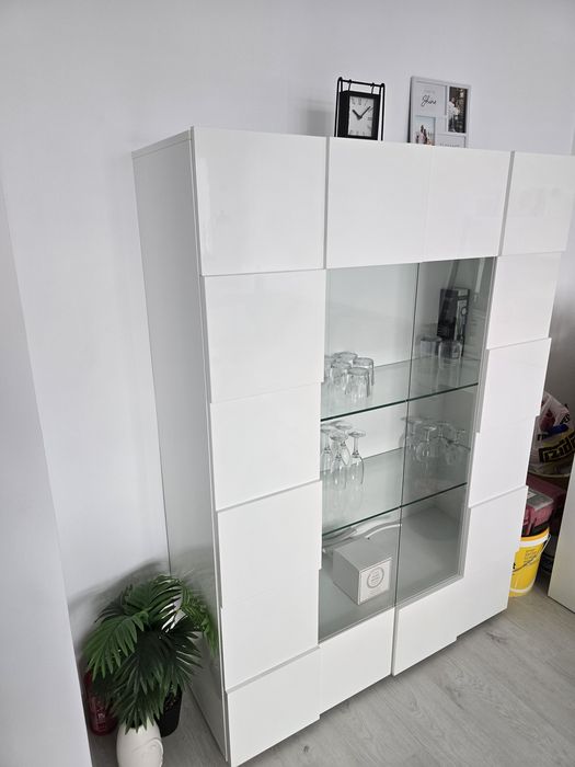 Модерен шкаф Витрина за хол НОВ