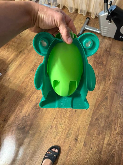 Детско писоарче жаба ЗЕЛЕН само за 10Eur.