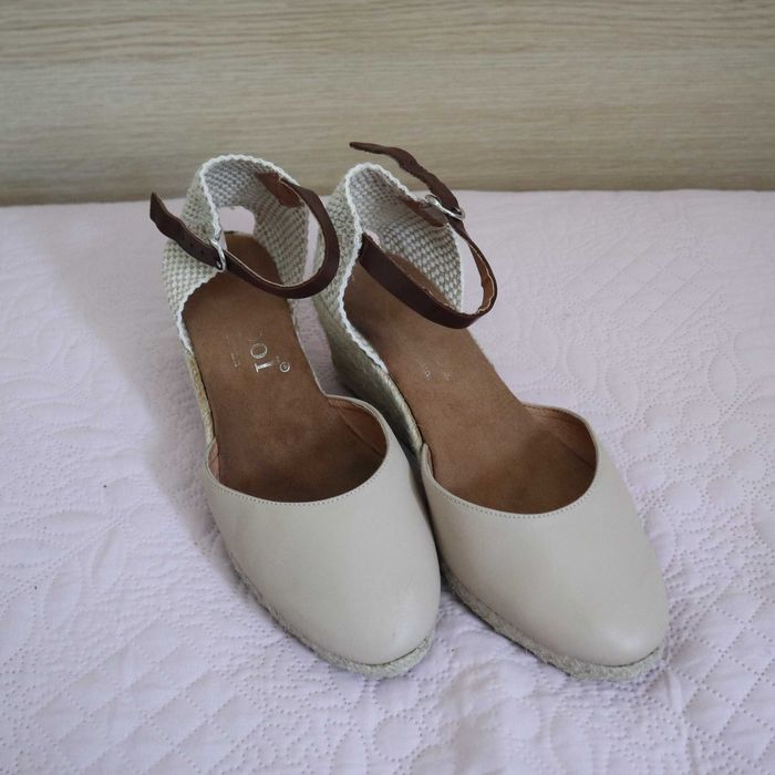 Летни сандали с широк ток и обувки с платформа