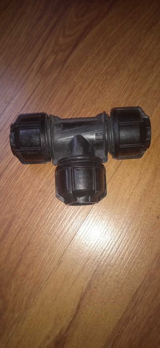 Продам.Пластиковый тройник Philmac 20/20/20