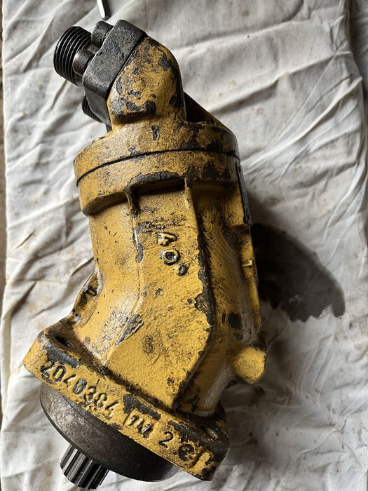 Catapiller M350 ning gidroslinderlari sotiladi holati alo moy oqizmayd